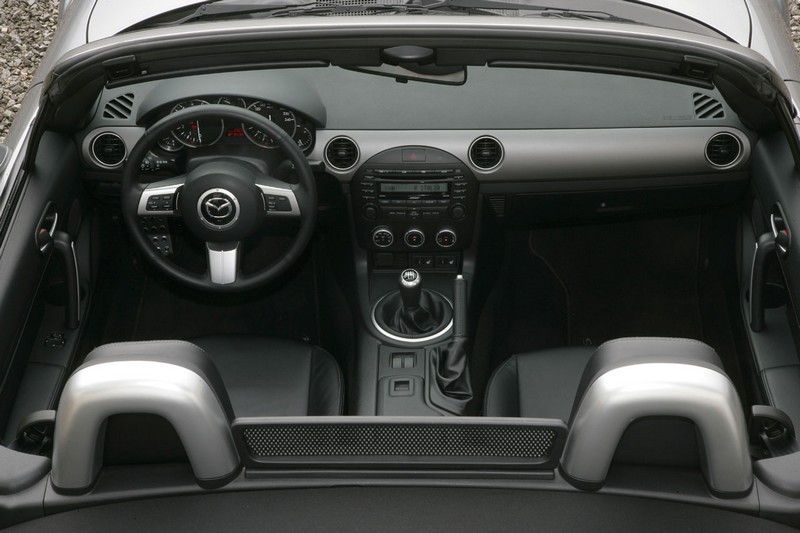 Mazda Mx 5 Facelift 2009 Interier 07