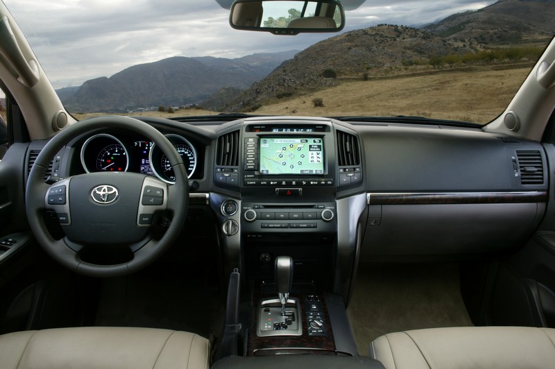 Toyota Land Cruiser V8 Interier 12